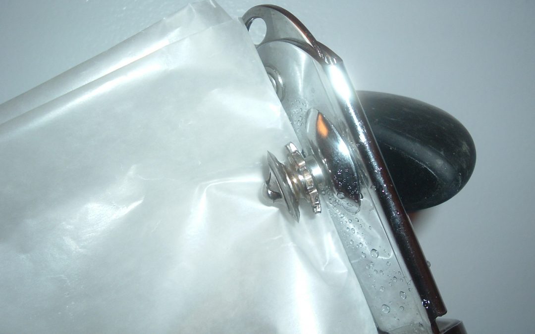 Easy fast way to clean and disinfect a manual can opener